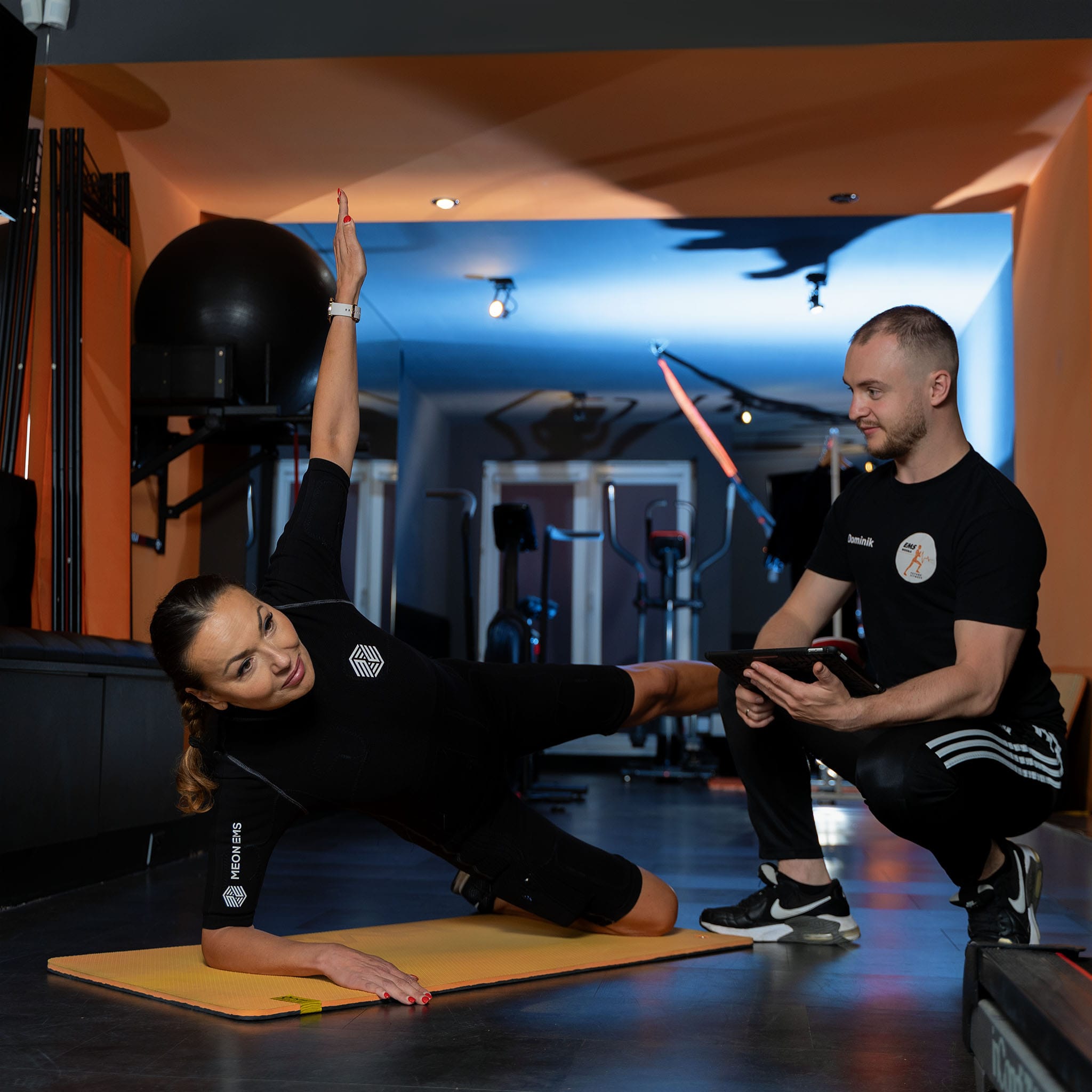 Dominik Januszewski - trener personalny EMS